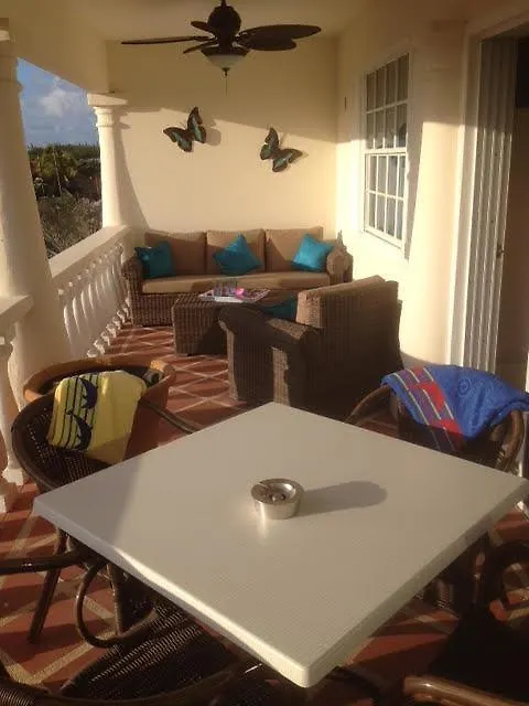 Landslake Apartments Palm Beach