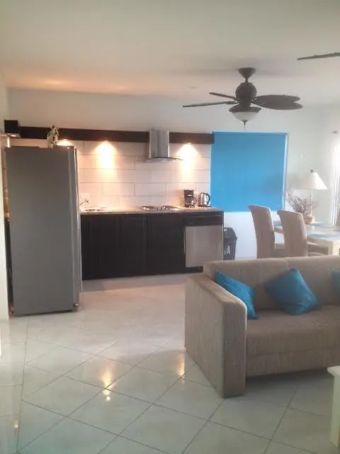 Landslake Apartments Palm Beach