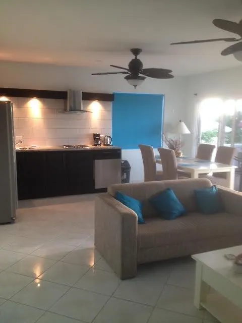 Landslake Apartments Palm Beach
