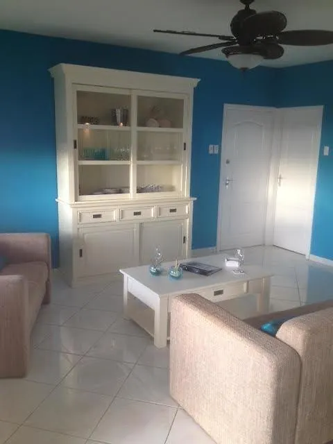 Landslake Apartments Palm Beach