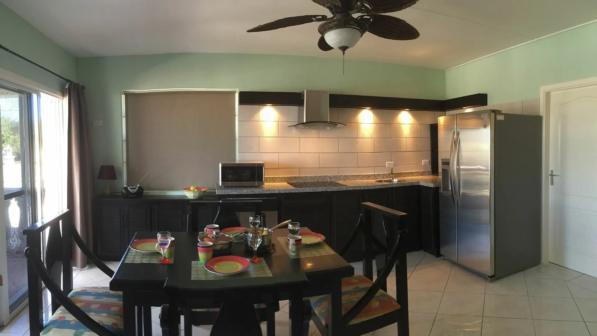 Landslake Apartments Palm Beach