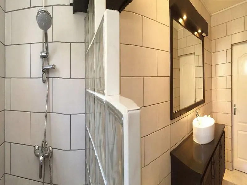 Landslake Apartments Palm Beach